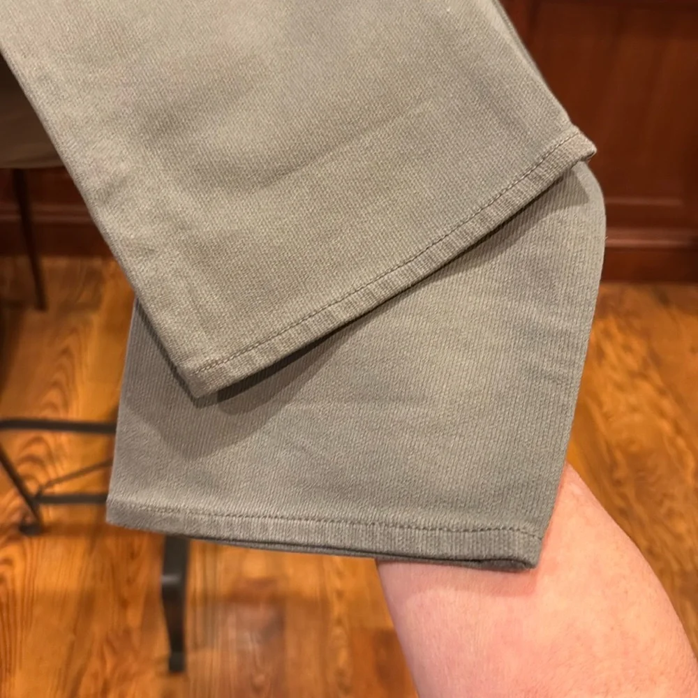 NWOT J. CREW Green Khaki Jeans Pant Men’s 30 x 32 Cotton Straight Sutton Style